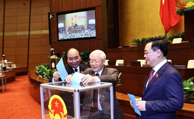 Tổng Bí thư, Chủ tịch nước Nguyễn Phú Trọng và các lãnh đạo Đảng, Nhà nước bỏ phiếu miễn nhiệm Thủ tướng Chính phủ. Ảnh: TTXVN