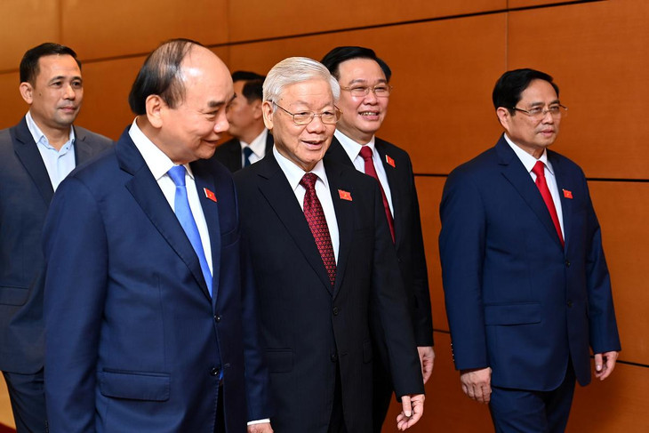 Từ trái sang: Chủ tịch nước Nguyễn Xuân Phúc, Tổng bí thư Nguyễn Phú Trọng, Chủ tịch Quốc hội Vương Đình Huệ và Thủ tướng Phạm Minh Chính bên hành lang Quốc hội. Ảnh: Giang Huy