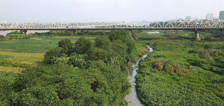 Toàn bộ đồ án được nghiên cứu trên không gian đoạn sông Hồng dài khoảng 40km từ cầu Hồng Hà đến cầu Mễ Sở, bao phủ diện tích khoảng 11.000ha; thuộc địa bàn của 55 phường, xã thuộc 13 quận, huyện; dân số tính toán theo quy hoạch khoảng 280-320 nghìn người.