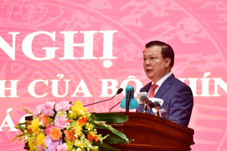 Tân Bí thư Thành ủy Hà Nội Đinh Tiến Dũng cho biết sẽ hết sức cố gắng và nỗ lực hết mình để hoàn thành tốt nhất nhiệm vụ chính trị được Đảng, Nhà nước và nhân dân Thủ đô giao. Ảnh: VGP