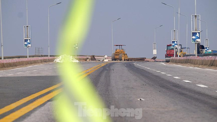 Sau nhiều lần sữa chữa, trong lần này dự án sửa chữa mặt cầu Thăng Long do Tổng cục Đường bộ Việt Nam làm chủ đầu tư và được phê duyệt với tổng mức đầu tư lên tới 269 tỷ đồng.