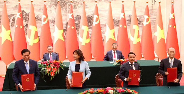 Tổng Bí thư, Chủ tịch Trung Quốc Tập Cận Bình và Tổng Bí thư, Chủ tịch nước Tô Lâm chứng kiến lễ kí kết văn kiện hợp tác giữa các Bộ ngành địa phương 2 nước