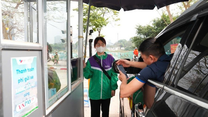 Điểm đỗ xe không dùng tiền mặt được triển khai thí điểm ở Hà Nội Điểm đỗ xe không dùng tiền mặt được triển khai thí điểm ở Hà Nội