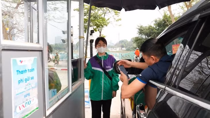 Điểm đỗ xe không dùng tiền mặt được triển khai thí điểm ở Hà Nội