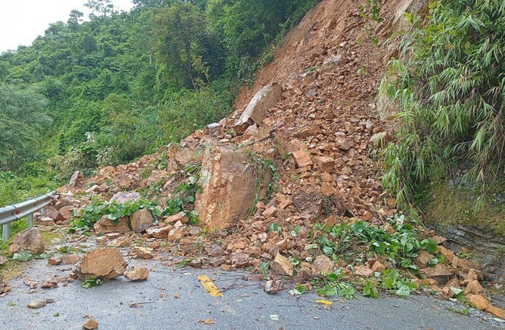 Sạt lở trên Quốc lộ 4C qua Cao Bằng Sạt lở trên Quốc lộ 4C qua Cao Bằng