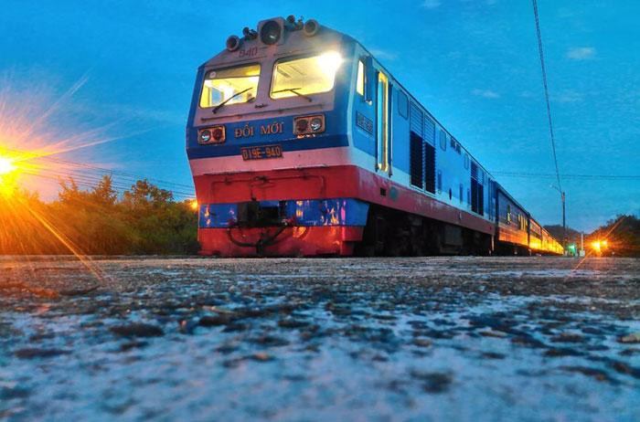 Sẽ kêu gọi đầu tư nước ngoài vào hai dự án kết nối cảng Lạch Huyện (Hải Phòng) và Cái Mép - Thị Vải (Vũng Tàu). Sẽ kêu gọi đầu tư nước ngoài vào hai dự án kết nối cảng Lạch Huyện (Hải Phòng) và Cái Mép - Thị Vải (Vũng Tàu).