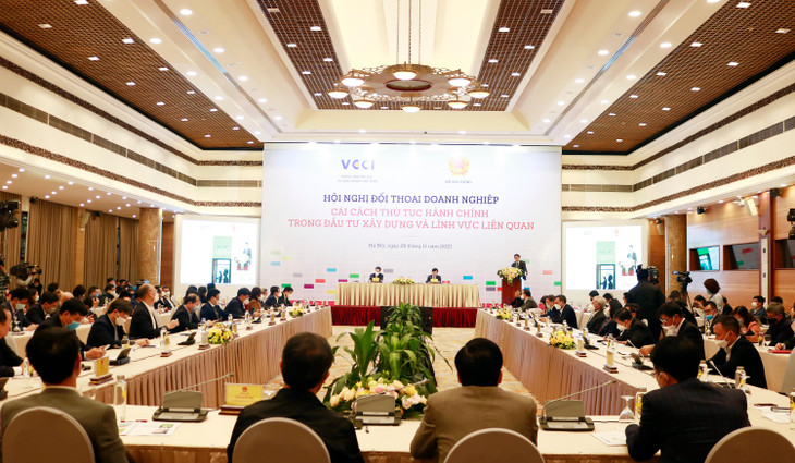 VCCI khuyến nghị nhiều giải pháp tiếp tục cải cách TTHC trong năm 2022, trong đó có xây dựng một bộ chỉ số đánh giá mức độ thuận lợi của việc thực hiện TTHC đầu tư – đất đai – xây dựng – môi trường ở cấp tỉnh. VCCI khuyến nghị nhiều giải pháp tiếp tục cải cách TTHC trong năm 2022, trong đó có xây dựng một bộ chỉ số đánh giá mức độ thuận lợi của việc thực hiện TTHC đầu tư – đất đai – xây dựng – môi trường ở cấp tỉnh.