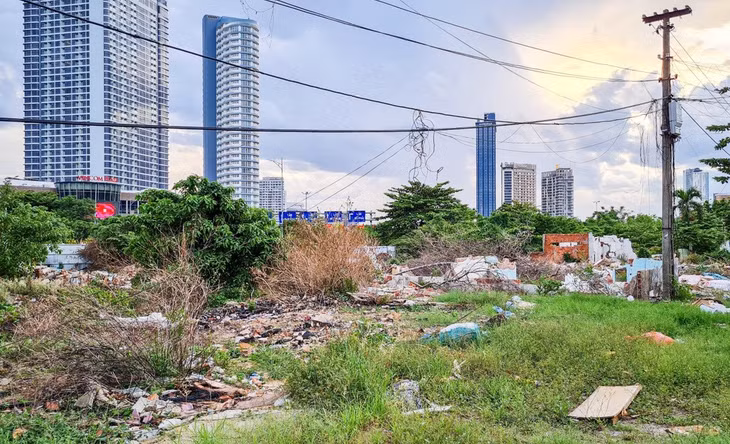 Hiện trạng khu đất gần cầu sông Hàn được Đà Nẵng đưa ra đấu giá Hiện trạng khu đất gần cầu sông Hàn được Đà Nẵng đưa ra đấu giá