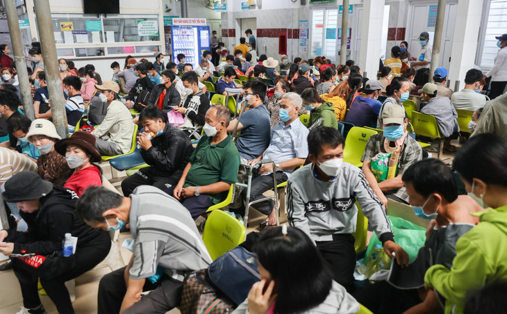 Người dân khám chữa tại Bệnh viện Chấn thương Chỉnh hình TP.HCM