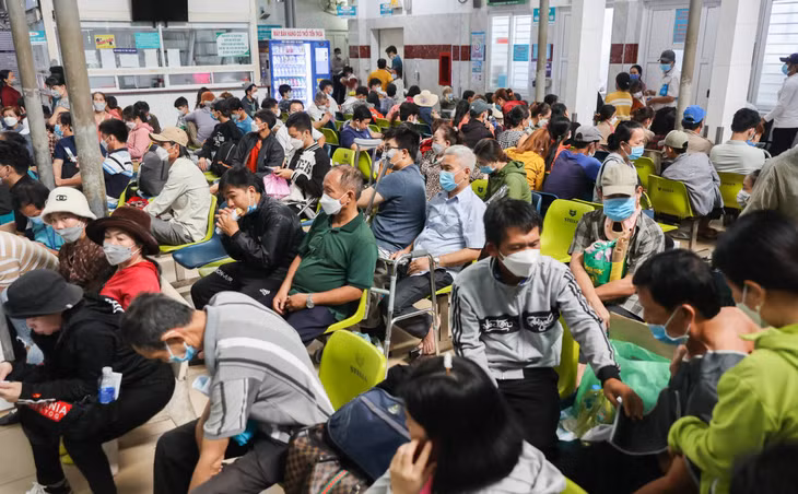 Người dân khám chữa tại Bệnh viện Chấn thương Chỉnh hình TP.HCM