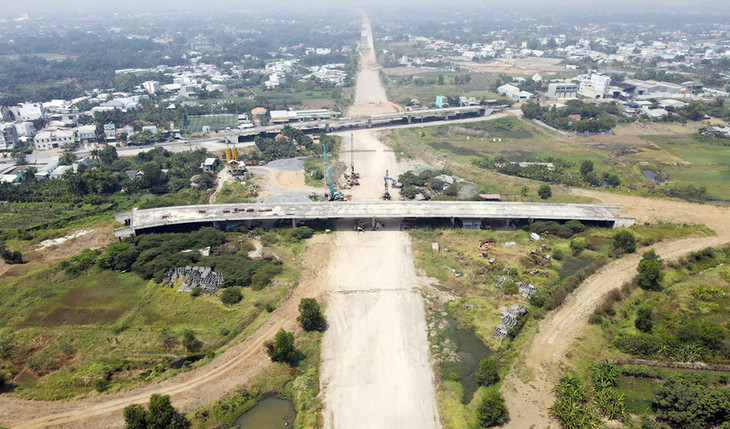 Nút giao cao tốc Bến Lức - Long Thành và quốc lộ 50, huyện Bình Chánh, một trong vị trí được đề xuất xây hoàn chỉnh để tạo kết nối Nút giao cao tốc Bến Lức - Long Thành và quốc lộ 50, huyện Bình Chánh, một trong vị trí được đề xuất xây hoàn chỉnh để tạo kết nối