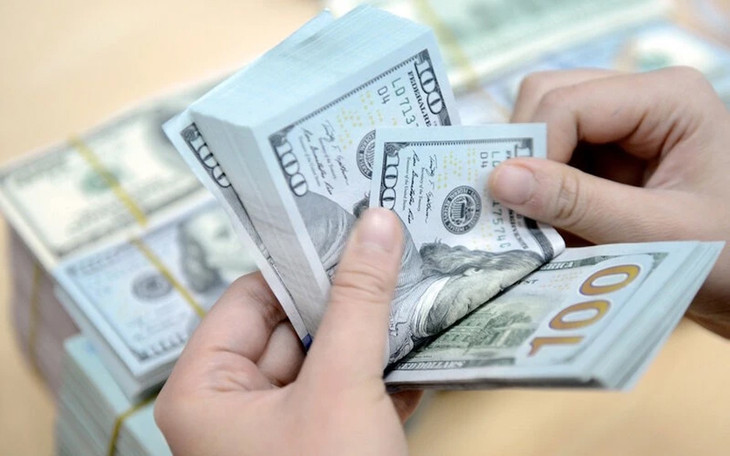 Giá USD ngân hàng tăng cao