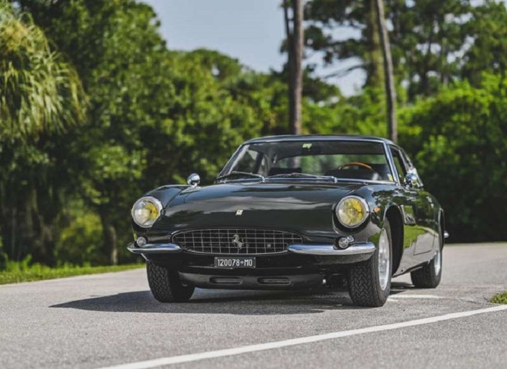 Ferrari 500 Superfast sở hữu tốc độ siêu nhanh như cái tên của nó (Ảnh: MSN)