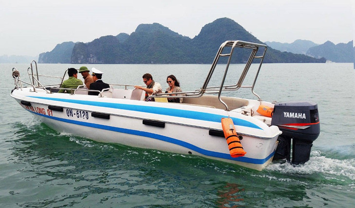 Cặp sao Brad Pitt và Angelina Jolie đã từng ghé thăm vịnh Hạ Long năm 2015