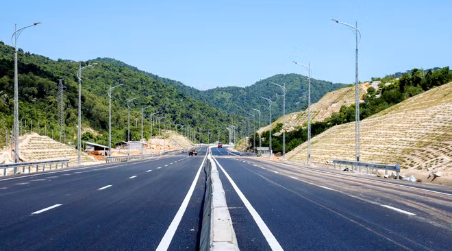 Cao tốc Vân Phong - Nha Trang sẽ kết nối với đường dẫn vào hầm Cổ Mã Cao tốc Vân Phong - Nha Trang sẽ kết nối với đường dẫn vào hầm Cổ Mã