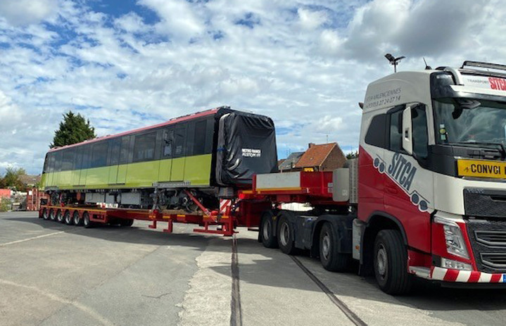 Toa tàu Metro Nhổn - ga Hà Nội được vận chuyển bằng xe siêu trường tại Pháp