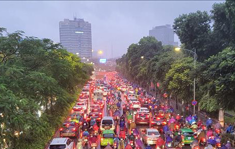 Ùn tắc giao thông kéo dài trên đường Đại Cồ Việt (Hà Nội) trong giờ cao điểm, ngày 14/10/2020