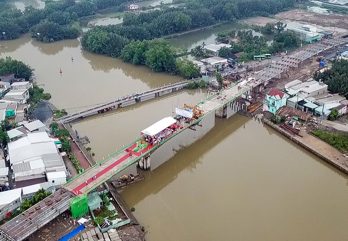 Cầu Phước Lộc bắc qua rạch Cây Khô thay cầu cũ bên cạnh