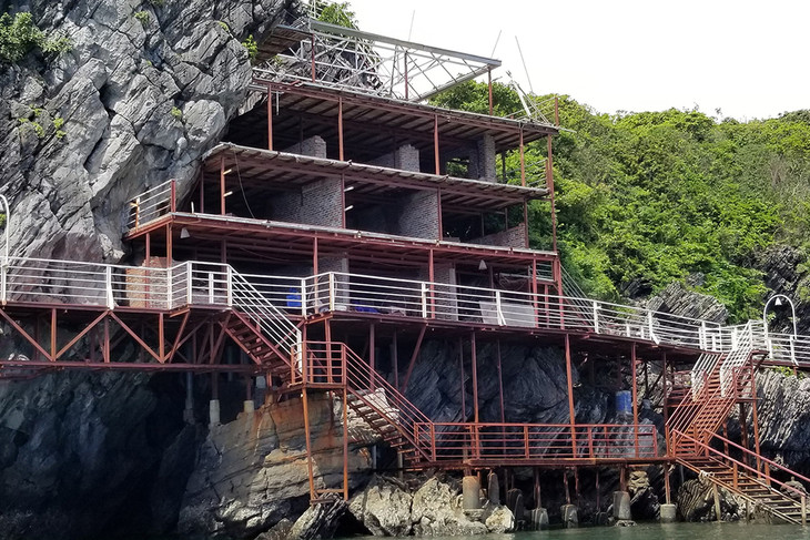 Một công trình du lịch xây dựng trái phép trên đảo Cát Dứa 2, Vườn quốc gia Cát Bà