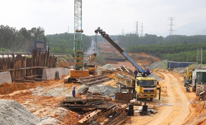 Công trường cao tốc Cam Lộ - La Sơn