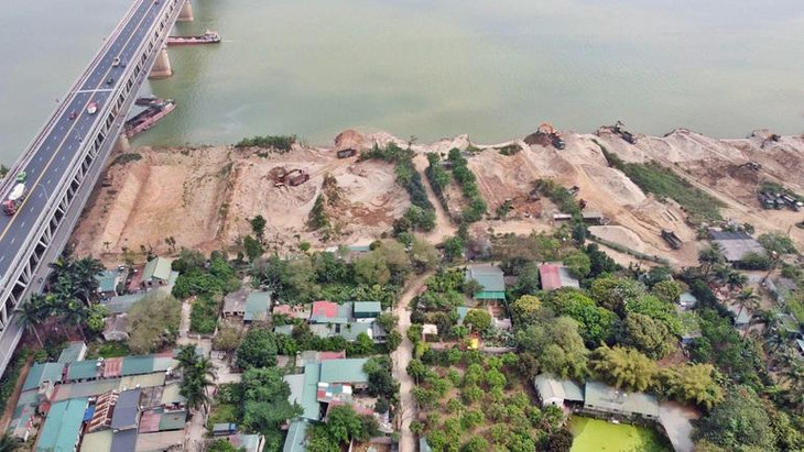 Khu vực bãi sông Hồng thuộc địa bàn phường Đông Ngạc, quận Bắc Từ Liêm, Hà Nội (Ảnh minh họa). Khu vực bãi sông Hồng thuộc địa bàn phường Đông Ngạc, quận Bắc Từ Liêm, Hà Nội (Ảnh minh họa).