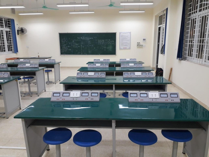 Nội thất và thiết bị do Tân Hưng Phát thực hiện.