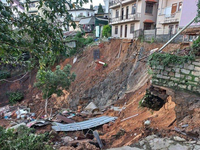 Đà Lạt xây đê bao chống sạt lở đèo Mimosa dài chừng 120 m được xây dựng ở đường Khe Sanh