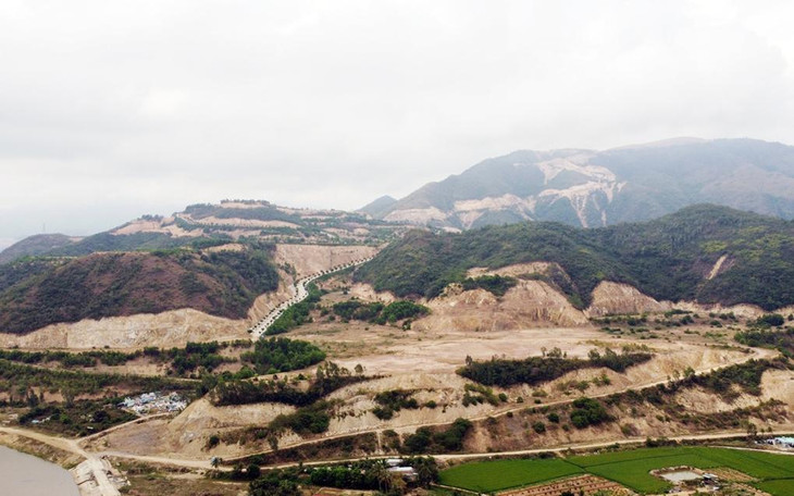 Hai cựu Chủ tịch Nguyễn Chiến Thắng và Lê Đức Vinh bị truy tố do Vi phạm các quy định về quản lý đất đai