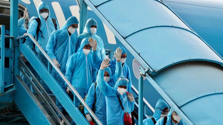 Công dân trên chuyến bay về nước Công dân trên chuyến bay về nước