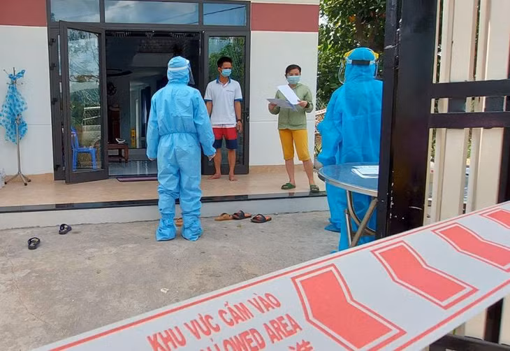 Lực lượng chức năng huyện Hòa Vang, TP. Đà Nẵng hướng dẫn F1 cách ly tại nhà