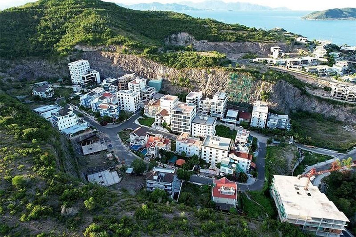 Chính quyền đã cưỡng chế, tháo dỡ biệt thự Ocean View Nha Trang xây vượt tầng.