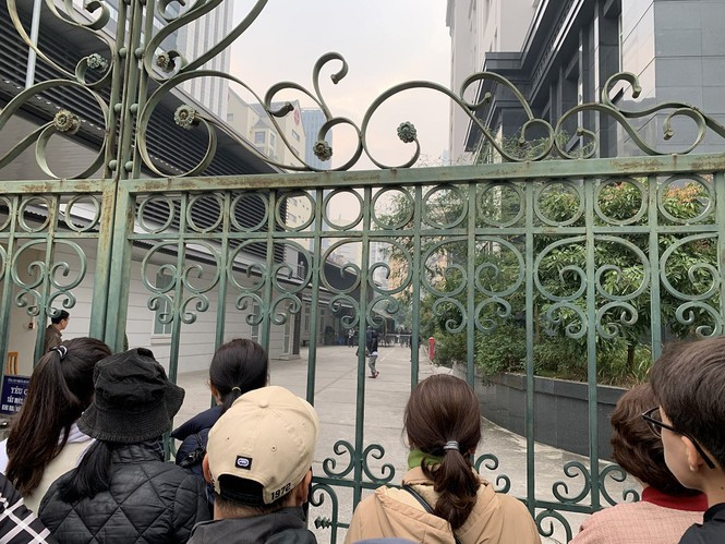 Người thân các bị cáo cũng không được vào trong.