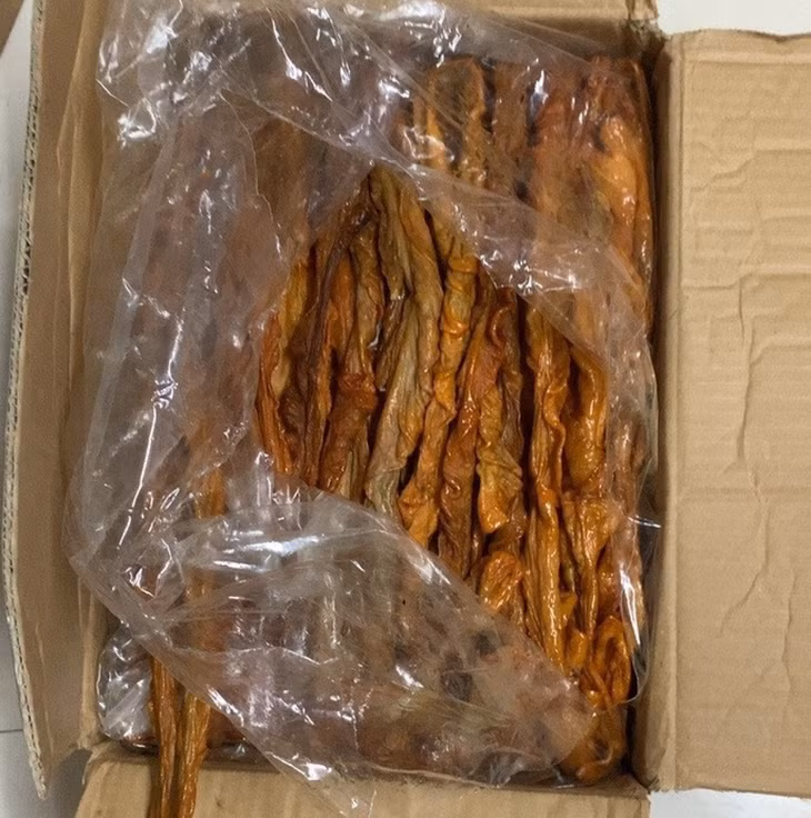 Số lòng lợn sấy khô không rõ nguồn gốc bị lực lượng chức năng phát hiện