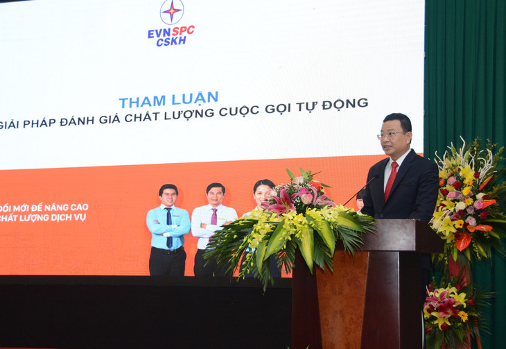 Ông Nguyễn Phú Hoài Nghĩa - Giám đốc TTCSKH Điện lực miền Nam trình bày tham luận "Giải pháp đánh giá chất lượng cuộc gọi tự động" tại hội nghị. Ông Nguyễn Phú Hoài Nghĩa - Giám đốc TTCSKH Điện lực miền Nam trình bày tham luận "Giải pháp đánh giá chất lượng cuộc gọi tự động" tại hội nghị.