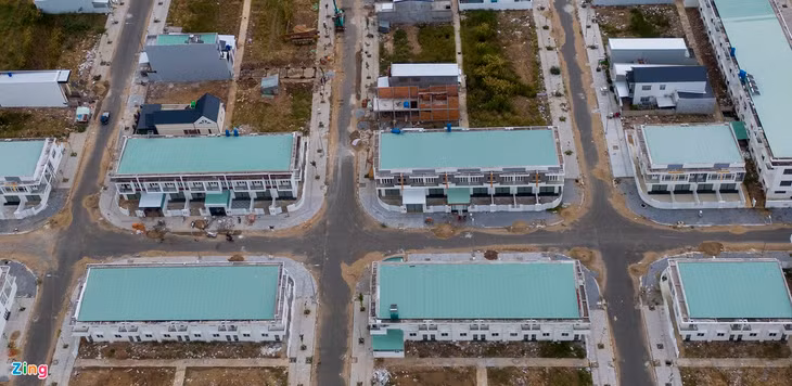 Theo quy hoạch, khu đô thị khi hoàn thành sẽ bố trí 3.442 căn nền đất ở. Trong đó có 1.240 căn nhà phố, 1.828 nhà tái định cư, 407 biệt thự đơn lập, 135 biệt thự song lập phục vụ nhu cầu đa dạng của người dân. Song song đó là các công trình tiện ích như trạm y tế, khu văn hóa - thể thao, siêu thị, công viên…