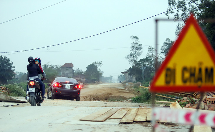 Một phần nền đường rộng 9 m của dự án đoạn qua xã Nghi Đức, TP Vinh, thi công dở dang nhiều năm qua