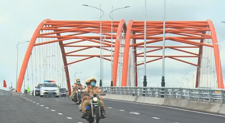 Cầu Cái Cam 2 trên tuyến đường Võ Văn Kiệt qua TP. Vĩnh Long