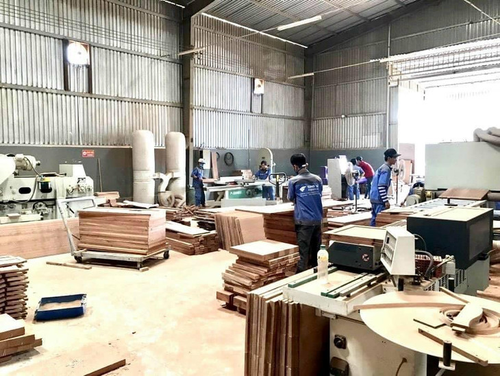 Công nhân ngành gỗ đang gặp khó khăn do doanh nghiệp thiếu đơn hàng. Ảnh minh họa