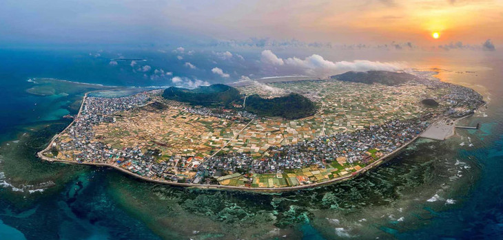 UBND tỉnh Quảng Ngãi kiến nghị Bộ GTVT bổ sung sân bay Lý Sơn vào quy hoạch cảng hàng không toàn quốc.