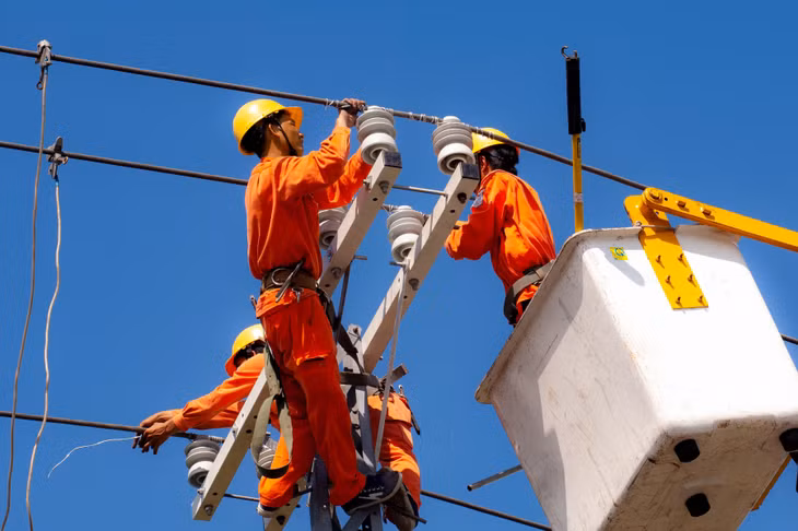 Ngành điện quyết liệt nhiều giải pháp tiết giảm chi phí trước những khó khăn hiện nay.