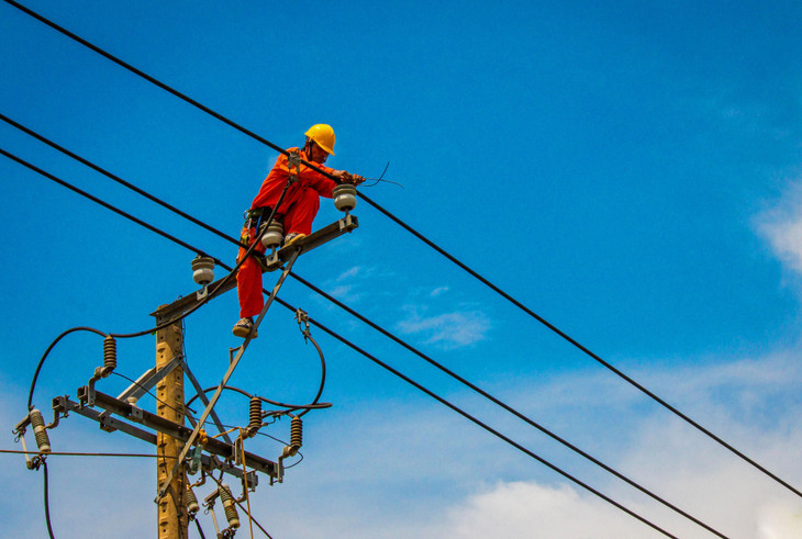 Theo dự báo mới nhất của các tổ chức quốc tế, khả năng giá nhiên liệu thế giới năm 2023 chưa có xu hướng giảm xuống ở mức bình quân năm 2021. do đó dự kiến năm 2023 EVN vẫn tiếp tục gặp rất nhiều khó khăn về sản xuất kinh doanh và cân bằng tài chính.