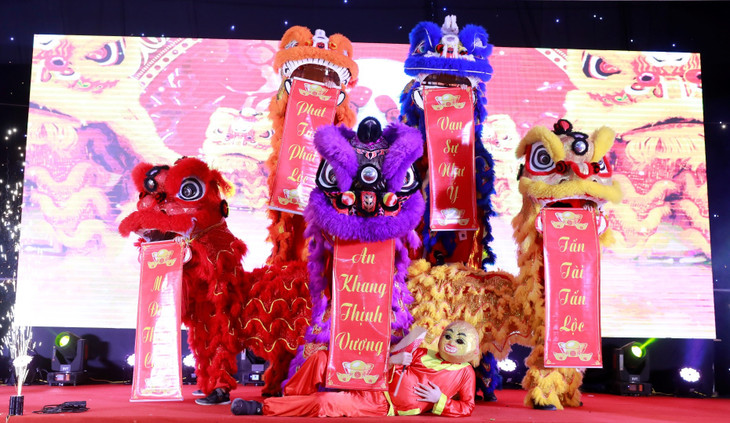 Tiết mục múa lân đặc sắc chào mừng chương trình Tiết mục múa lân đặc sắc chào mừng chương trình