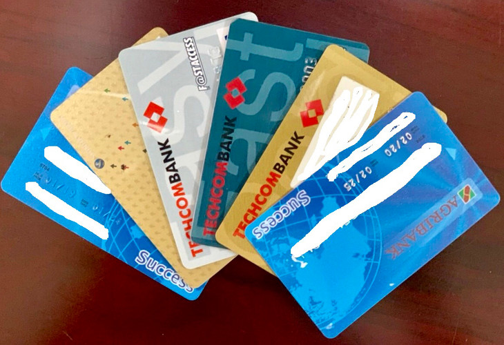 Nhận lương hưu, trợ cấp BHXH và BHTN qua tài khoản thẻ ATM mang lại nhiều tiện ích