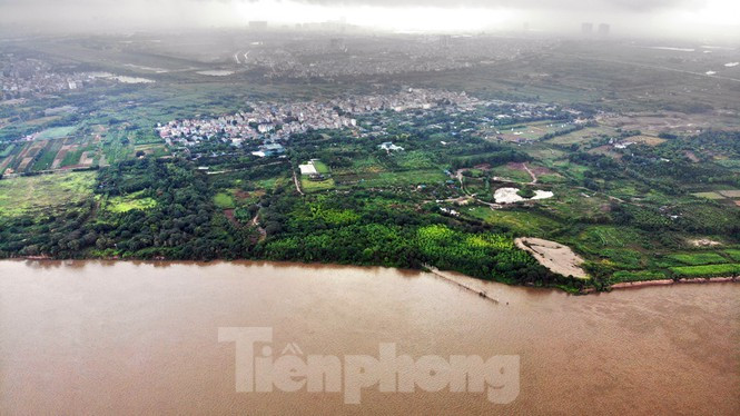 Hình ảnh phía bên kia bờ thuộc quận Long Biên.