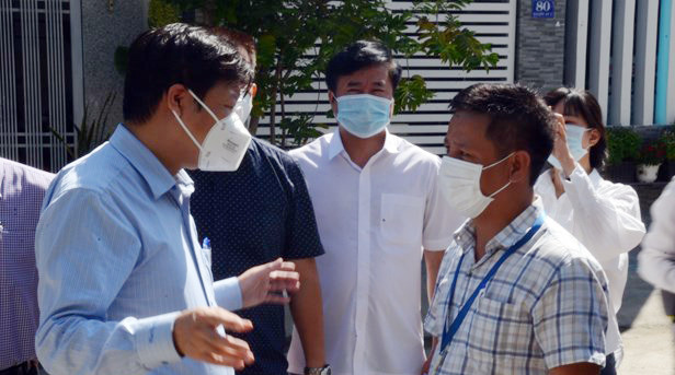 Đoàn kiểm tra công tác phòng chống dịch COVID-19 Trung ương do phó giáo sư Trần Như Dương làm trưởng đoàn đã có buổi kiểm tra các cơ sở phòng, chống dịch và làm việc với lãnh đạo địa phương.