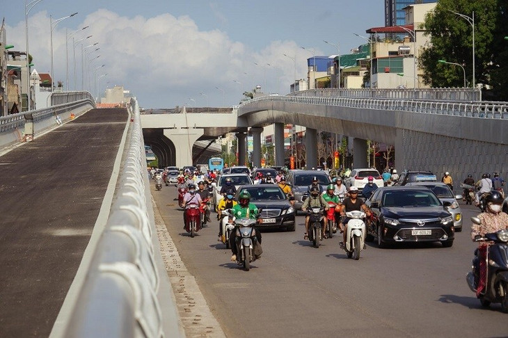 Sau hơn 2 năm thi công (từ tháng 4/2018), hiện phần đường trên cao đoạn Ngã Tư Vọng - Ngã Tư Sở đã sắp hoàn thành. Các hạng mục chính: gồm cầu chính (mặt cắt ngang tuyến đường bộ trên cao B = 19,00m) và cầu dẫn (B = 7,00m)