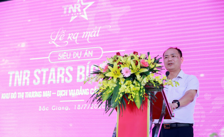 Đại diện chính quyền, ông Nguyễn Văn Phương, Phó chủ tịch thường trực UBND huyện Việt Yên phát biểu chia sẻ thông tin về dự án và huyện Việt Yên. Đại diện chính quyền, ông Nguyễn Văn Phương, Phó chủ tịch thường trực UBND huyện Việt Yên phát biểu chia sẻ thông tin về dự án và huyện Việt Yên.