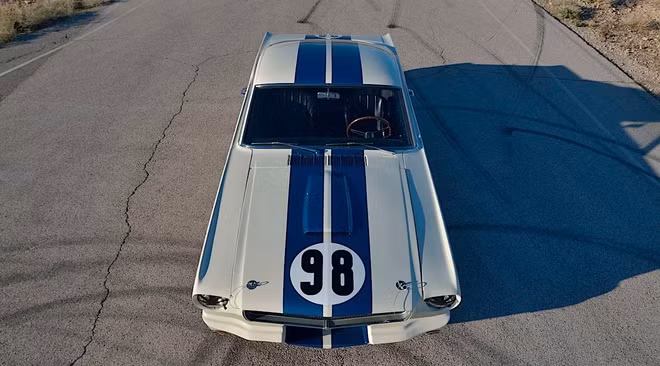 Với biệt danh “Flying Mustang”, Shelby GT350R là chiếc Mustang quan trọng nhất trong lịch sử dòng xe này.