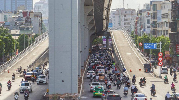 Các nhánh cầu dẫn kết nối với các tuyến đường bên dưới tại các vị trí: nút Ngã Tư Vọng, nút Ngã Tư Sở