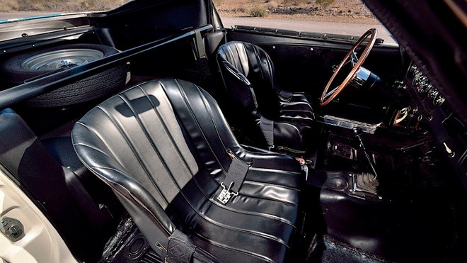 Và nay, sau 6 năm chiếc Shelby GT350R được giao dịch với giá kỷ lục 3,85 triệu USD.